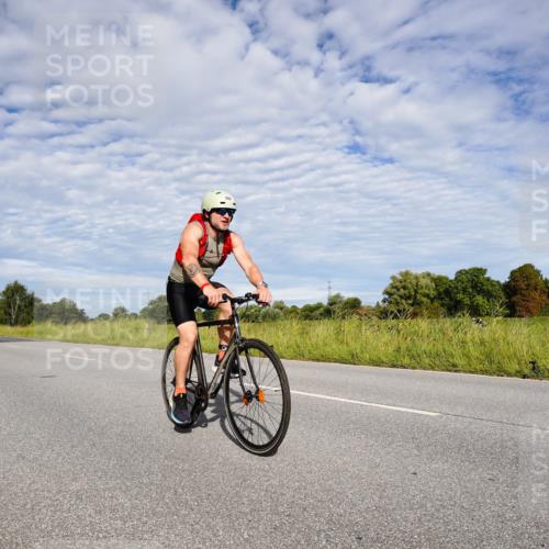 31.08.2025 - Elbe Triathlon Hamburg Michael Burmester http://msf.ph/oto/8663909 31.08.2025 09:44:04 Radfahren 281, 378, 476, 562, 787, 864 meine-sportfotos.de