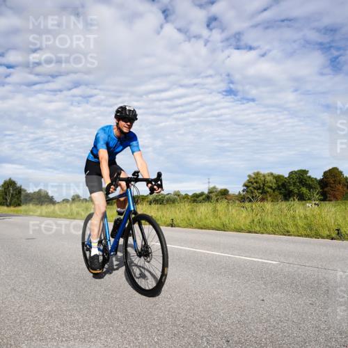 31.08.2025 - Elbe Triathlon Hamburg Michael Burmester http://msf.ph/oto/8663925 31.08.2025 09:44:33 Radfahren 360, 667, 825, 919 meine-sportfotos.de