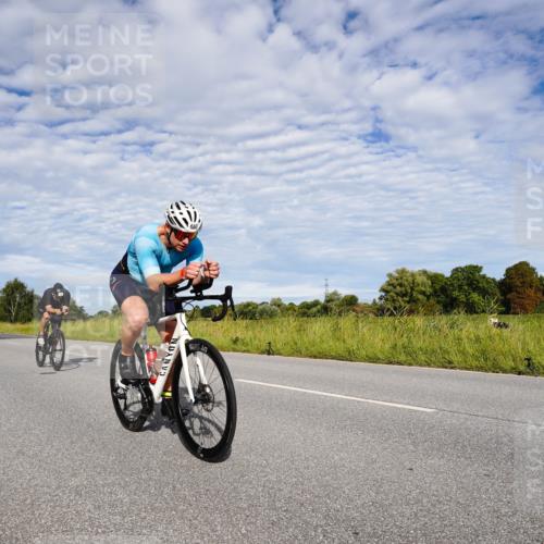 31.08.2025 - Elbe Triathlon Hamburg Michael Burmester http://msf.ph/oto/8663995 31.08.2025 09:45:38 Radfahren 392, 607, 633, 660, 700, 708, 786, 808, 826 meine-sportfotos.de