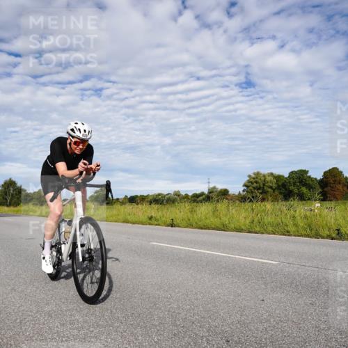 31.08.2025 - Elbe Triathlon Hamburg Michael Burmester http://msf.ph/oto/8664037 31.08.2025 09:46:13 Radfahren 694, 717, 803, 820, 876 meine-sportfotos.de