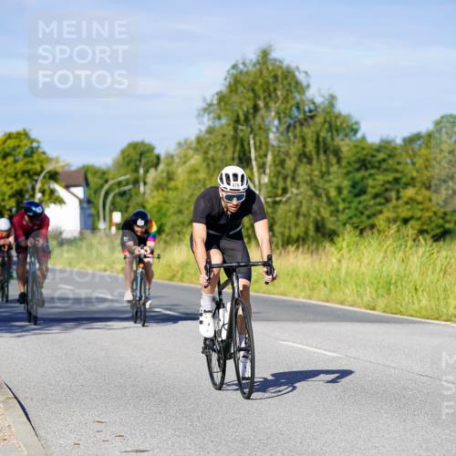 31.08.2025 - Elbe Triathlon Hamburg Michael Burmester http://msf.ph/oto/8664139 31.08.2025 09:22:35 Radfahren 166, 181, 193, 195, 304, 430, 479, 557, 614, 834 meine-sportfotos.de