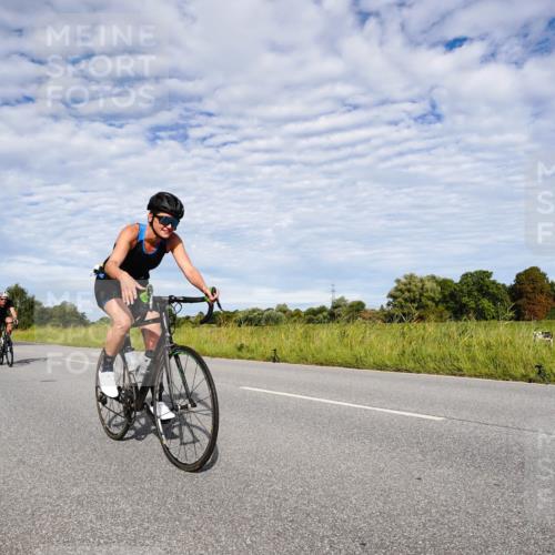 31.08.2025 - Elbe Triathlon Hamburg Michael Burmester http://msf.ph/oto/8664174 31.08.2025 09:48:15 Radfahren 425, 440, 510, 577, 618, 713, 746, 807, 880 meine-sportfotos.de