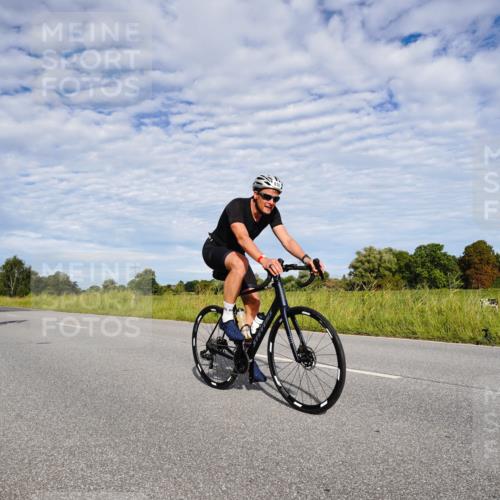 31.08.2025 - Elbe Triathlon Hamburg Michael Burmester http://msf.ph/oto/8664176 31.08.2025 09:48:16 Radfahren 425, 440, 510, 577, 618, 713, 746, 807, 880 meine-sportfotos.de