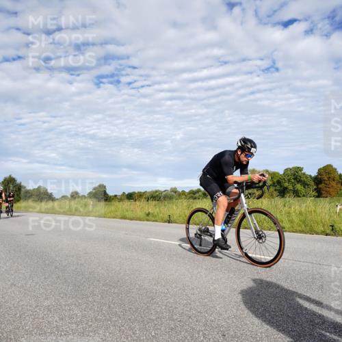 31.08.2025 - Elbe Triathlon Hamburg Michael Burmester http://msf.ph/oto/8664215 31.08.2025 09:48:46 Radfahren 322, 407, 515, 656, 739, 742, 856, 920, 931 meine-sportfotos.de