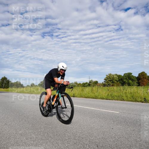 31.08.2025 - Elbe Triathlon Hamburg Michael Burmester http://msf.ph/oto/8664231 31.08.2025 09:48:58 Radfahren 428, 727, 822, 842, 921 meine-sportfotos.de