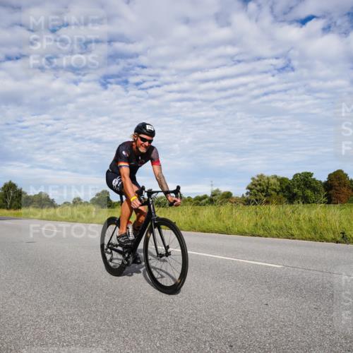 31.08.2025 - Elbe Triathlon Hamburg Michael Burmester http://msf.ph/oto/8664252 31.08.2025 09:49:15 Radfahren 330, 412, 416, 468, 492, 595, 603, 658, 710, 778 meine-sportfotos.de