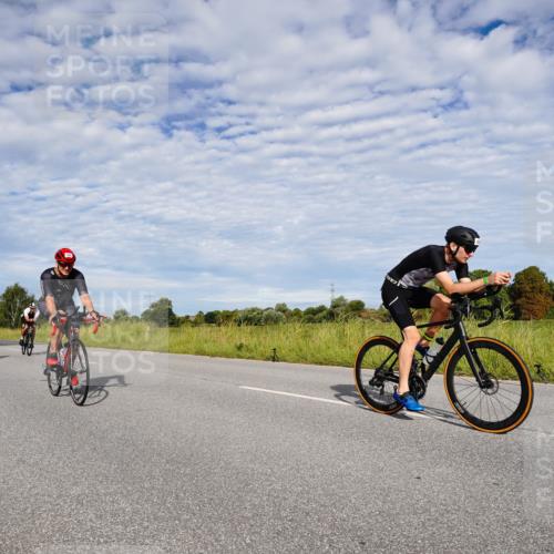 31.08.2025 - Elbe Triathlon Hamburg Michael Burmester http://msf.ph/oto/8664281 31.08.2025 09:49:33 Radfahren 365, 410, 426, 430, 537, 594, 783, 834, 892 meine-sportfotos.de