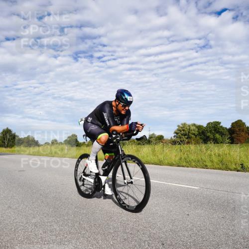 31.08.2025 - Elbe Triathlon Hamburg Michael Burmester http://msf.ph/oto/8664296 31.08.2025 09:49:39 Radfahren 410, 834, 892, 914 meine-sportfotos.de