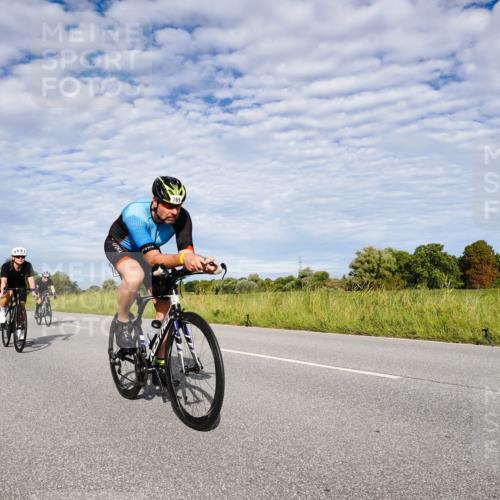 31.08.2025 - Elbe Triathlon Hamburg Michael Burmester http://msf.ph/oto/8664393 31.08.2025 09:51:31 Radfahren 372, 435, 446, 493, 557, 693, 752, 769, 801, 814, 818, 836, 879 meine-sportfotos.de