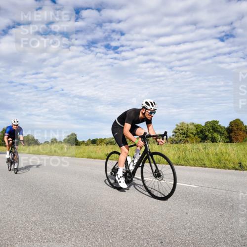 31.08.2025 - Elbe Triathlon Hamburg Michael Burmester http://msf.ph/oto/8664440 31.08.2025 09:52:06 Radfahren 403, 479, 854 meine-sportfotos.de