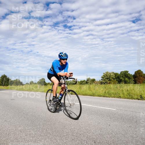 31.08.2025 - Elbe Triathlon Hamburg Michael Burmester http://msf.ph/oto/8664468 31.08.2025 09:52:34 Radfahren 327, 424, 575, 789 meine-sportfotos.de