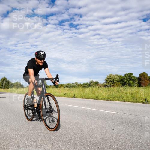 31.08.2025 - Elbe Triathlon Hamburg Michael Burmester http://msf.ph/oto/8664518 31.08.2025 09:53:19 Radfahren 304, 405, 472, 593, 659, 900 meine-sportfotos.de