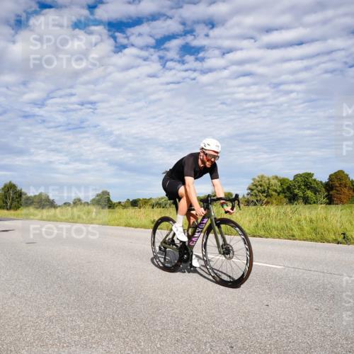 31.08.2025 - Elbe Triathlon Hamburg Michael Burmester http://msf.ph/oto/8664589 31.08.2025 09:54:41 Radfahren 496, 530, 587, 619, 630, 805 meine-sportfotos.de