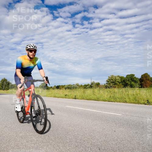 31.08.2025 - Elbe Triathlon Hamburg Michael Burmester http://msf.ph/oto/8664636 31.08.2025 09:55:26 Radfahren 418, 451, 511 meine-sportfotos.de