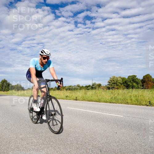 31.08.2025 - Elbe Triathlon Hamburg Michael Burmester http://msf.ph/oto/8664649 31.08.2025 09:55:40 Radfahren 371, 462, 473, 576, 627 meine-sportfotos.de
