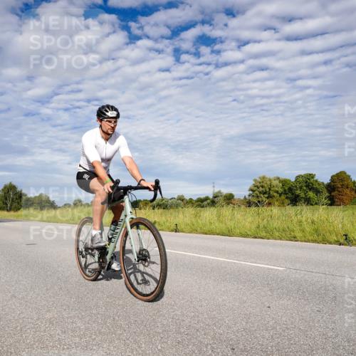 31.08.2025 - Elbe Triathlon Hamburg Michael Burmester http://msf.ph/oto/8664651 31.08.2025 09:55:46 Radfahren 473, 558, 631, 745 meine-sportfotos.de