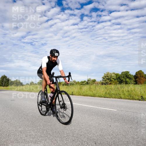 31.08.2025 - Elbe Triathlon Hamburg Michael Burmester http://msf.ph/oto/8664749 31.08.2025 09:57:26 Radfahren 490, 648, 665, 722, 813 meine-sportfotos.de