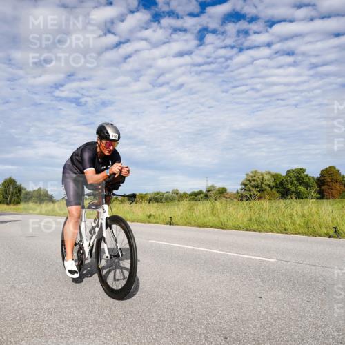31.08.2025 - Elbe Triathlon Hamburg Michael Burmester http://msf.ph/oto/8664769 31.08.2025 09:58:00 Radfahren 486, 646, 916 meine-sportfotos.de