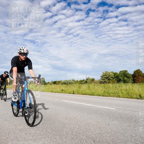 31.08.2025 - Elbe Triathlon Hamburg Michael Burmester http://msf.ph/oto/8664795 31.08.2025 09:58:37 Radfahren 406, 579, 643, 770 meine-sportfotos.de
