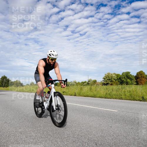 31.08.2025 - Elbe Triathlon Hamburg Michael Burmester http://msf.ph/oto/8664868 31.08.2025 09:59:51 Radfahren 455, 469, 494, 527, 667 meine-sportfotos.de