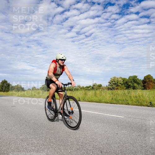 31.08.2025 - Elbe Triathlon Hamburg Michael Burmester http://msf.ph/oto/8664884 31.08.2025 10:00:05 Radfahren 409, 463, 487, 562, 566, 613 meine-sportfotos.de