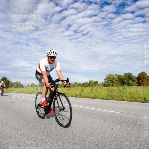 31.08.2025 - Elbe Triathlon Hamburg Michael Burmester http://msf.ph/oto/8664888 31.08.2025 10:00:10 Radfahren 409, 463, 487, 563, 566, 613, 919 meine-sportfotos.de