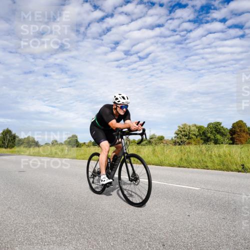 31.08.2025 - Elbe Triathlon Hamburg Michael Burmester http://msf.ph/oto/8664895 31.08.2025 10:00:13 Radfahren 409, 463, 487, 563, 613, 908, 919 meine-sportfotos.de