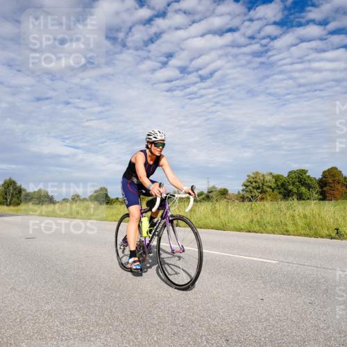 31.08.2025 - Elbe Triathlon Hamburg Michael Burmester http://msf.ph/oto/8664934 31.08.2025 10:00:52 Radfahren 461, 564, 746, 795, 906 meine-sportfotos.de