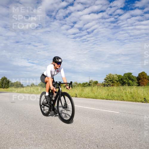 31.08.2025 - Elbe Triathlon Hamburg Michael Burmester http://msf.ph/oto/8664947 31.08.2025 10:01:14 Radfahren 508, 568, 786, 804 meine-sportfotos.de