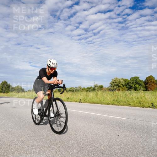 31.08.2025 - Elbe Triathlon Hamburg Michael Burmester http://msf.ph/oto/8664961 31.08.2025 10:01:29 Radfahren 431, 666, 691, 823, 826 meine-sportfotos.de