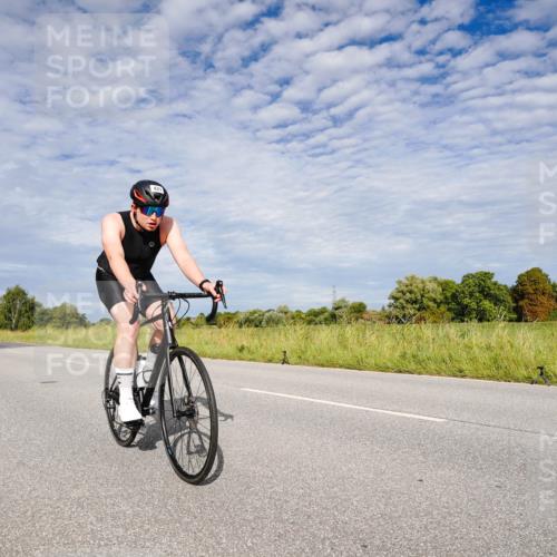 31.08.2025 - Elbe Triathlon Hamburg Michael Burmester http://msf.ph/oto/8664963 31.08.2025 10:01:30 Radfahren 431, 666, 691, 823, 826 meine-sportfotos.de