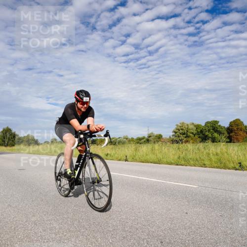 31.08.2025 - Elbe Triathlon Hamburg Michael Burmester http://msf.ph/oto/8664968 31.08.2025 10:01:40 Radfahren 531, 723, 820, 911 meine-sportfotos.de