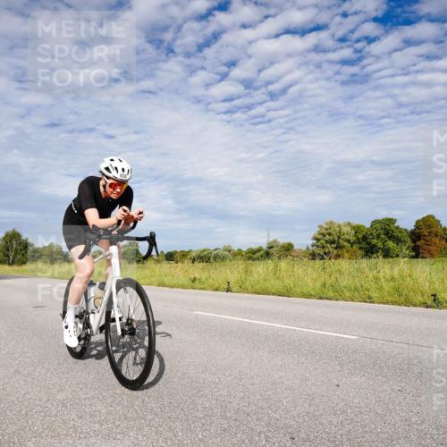 31.08.2025 - Elbe Triathlon Hamburg Michael Burmester http://msf.ph/oto/8664970 31.08.2025 10:01:42 Radfahren 531, 723, 820, 911 meine-sportfotos.de