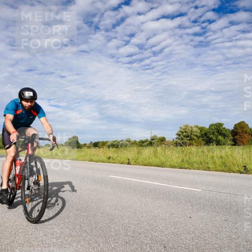 31.08.2025 - Elbe Triathlon Hamburg Michael Burmester http://msf.ph/oto/8664973 31.08.2025 10:01:50 Radfahren 393, 636, 750 meine-sportfotos.de