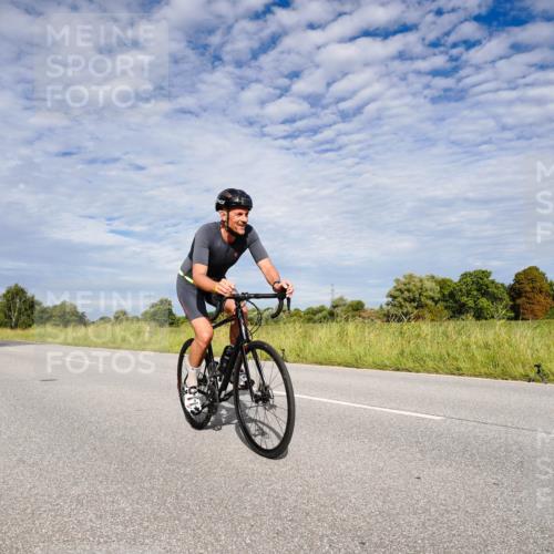31.08.2025 - Elbe Triathlon Hamburg Michael Burmester http://msf.ph/oto/8664984 31.08.2025 10:02:04 Radfahren 394, 634, 656, 660, 684, 859 meine-sportfotos.de
