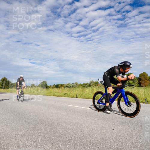 31.08.2025 - Elbe Triathlon Hamburg Michael Burmester http://msf.ph/oto/8664991 31.08.2025 10:02:09 Radfahren 394, 569, 570, 656, 660, 838, 859 meine-sportfotos.de