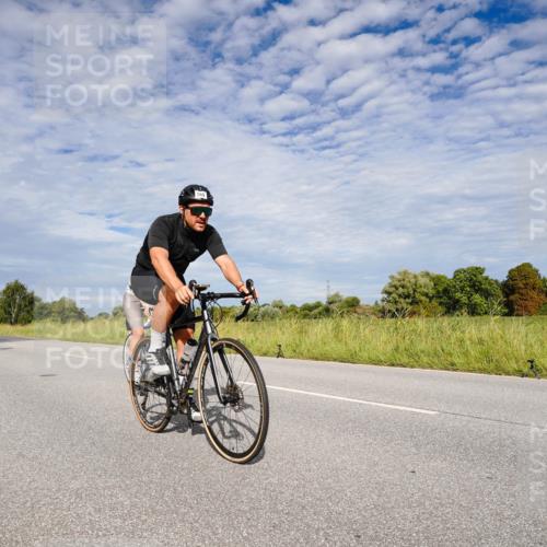 31.08.2025 - Elbe Triathlon Hamburg Michael Burmester http://msf.ph/oto/8664999 31.08.2025 10:02:15 Radfahren 569, 570, 838, 909 meine-sportfotos.de