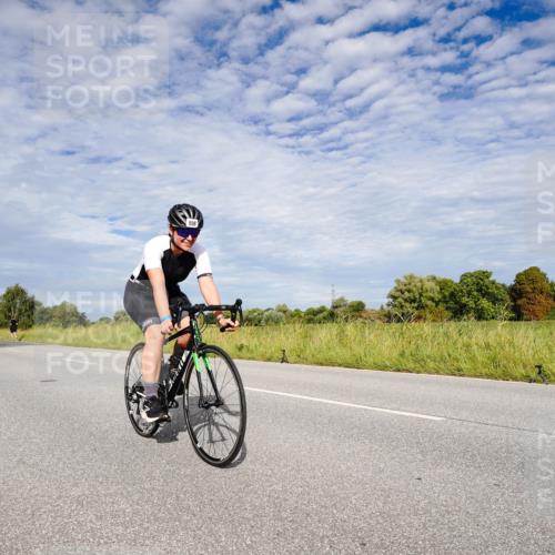 31.08.2025 - Elbe Triathlon Hamburg Michael Burmester http://msf.ph/oto/8665006 31.08.2025 10:02:23 Radfahren 808 meine-sportfotos.de