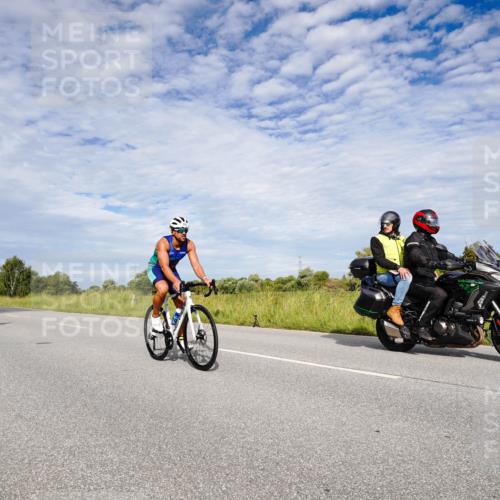 31.08.2025 - Elbe Triathlon Hamburg Michael Burmester http://msf.ph/oto/8665034 31.08.2025 10:03:01 Radfahren 428, 495, 588, 618, 696, 739, 834, 850 meine-sportfotos.de