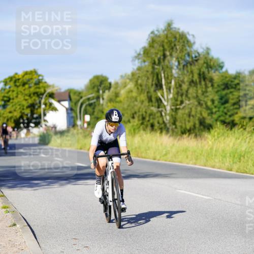 31.08.2025 - Elbe Triathlon Hamburg Michael Burmester http://msf.ph/oto/8665071 31.08.2025 09:27:47 Radfahren 268, 311, 324, 624 meine-sportfotos.de