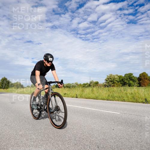 31.08.2025 - Elbe Triathlon Hamburg Michael Burmester http://msf.ph/oto/8665085 31.08.2025 10:03:36 Radfahren 466, 609, 657, 749, 771 meine-sportfotos.de