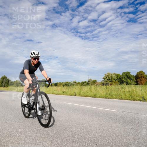 31.08.2025 - Elbe Triathlon Hamburg Michael Burmester http://msf.ph/oto/8665109 31.08.2025 10:03:57 Radfahren 422, 528, 533, 577, 781, 856 meine-sportfotos.de