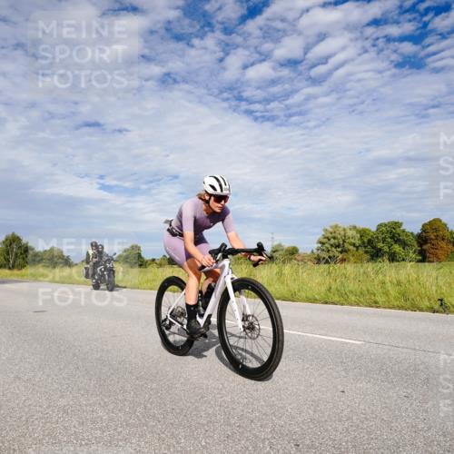 31.08.2025 - Elbe Triathlon Hamburg Michael Burmester http://msf.ph/oto/8665118 31.08.2025 10:04:02 Radfahren 422, 528, 856 meine-sportfotos.de
