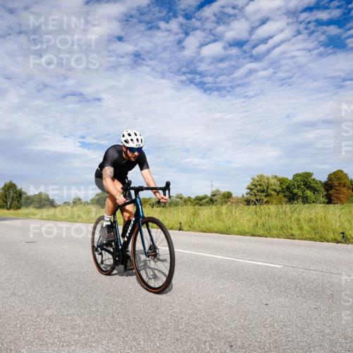 31.08.2025 - Elbe Triathlon Hamburg Michael Burmester http://msf.ph/oto/8665157 31.08.2025 10:04:50 Radfahren 416, 735 meine-sportfotos.de