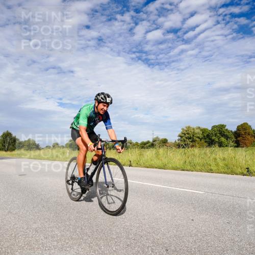 31.08.2025 - Elbe Triathlon Hamburg Michael Burmester http://msf.ph/oto/8665164 31.08.2025 10:04:59 Radfahren 690, 792 meine-sportfotos.de