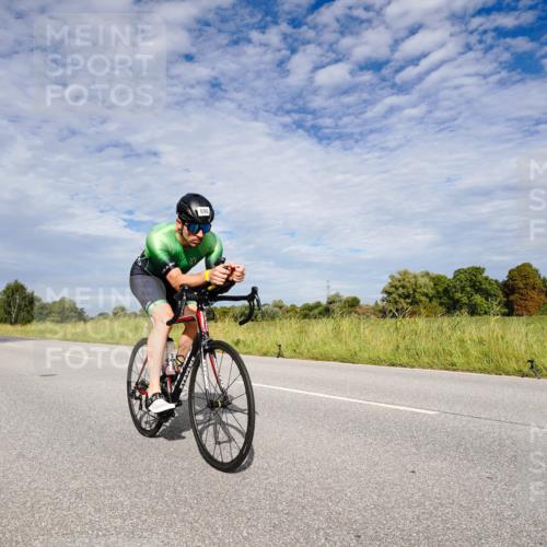 31.08.2025 - Elbe Triathlon Hamburg Michael Burmester http://msf.ph/oto/8665166 31.08.2025 10:05:01 Radfahren 413, 690, 792, 892 meine-sportfotos.de