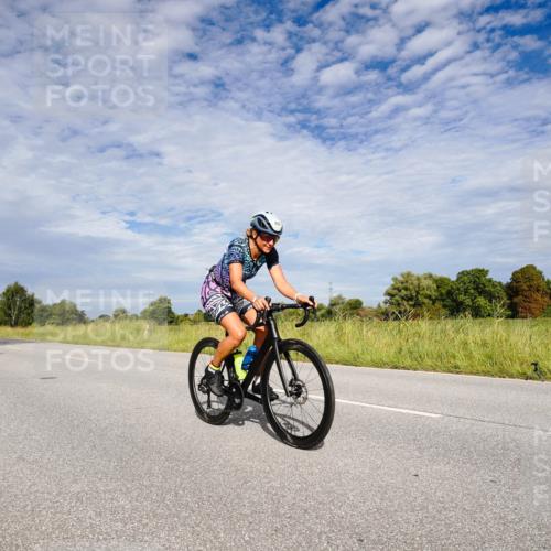31.08.2025 - Elbe Triathlon Hamburg Michael Burmester http://msf.ph/oto/8665172 31.08.2025 10:05:09 Radfahren 399, 410, 413, 654, 822, 844, 892 meine-sportfotos.de