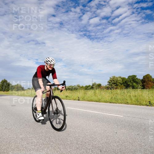 31.08.2025 - Elbe Triathlon Hamburg Michael Burmester http://msf.ph/oto/8665174 31.08.2025 10:05:10 Radfahren 399, 410, 413, 654, 822, 844, 892 meine-sportfotos.de