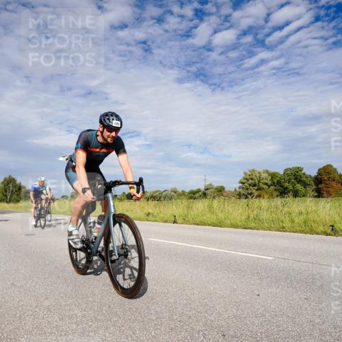 31.08.2025 - Elbe Triathlon Hamburg Michael Burmester http://msf.ph/oto/8665206 31.08.2025 10:06:13 Radfahren 493, 557, 689, 730, 744, 824, 854, 899 meine-sportfotos.de