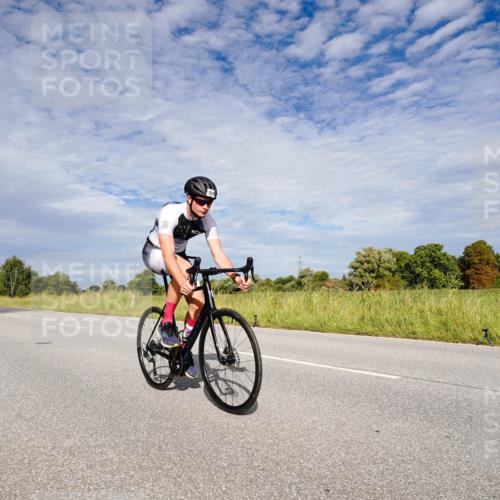 31.08.2025 - Elbe Triathlon Hamburg Michael Burmester http://msf.ph/oto/8665249 31.08.2025 10:06:58 Radfahren 482, 594, 764, 849, 879, 895, 926 meine-sportfotos.de